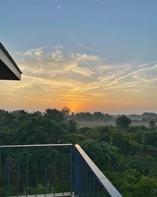 Shakuntala Farms - Rustic Farmstay With Modern Comforts 나식 외부 사진
