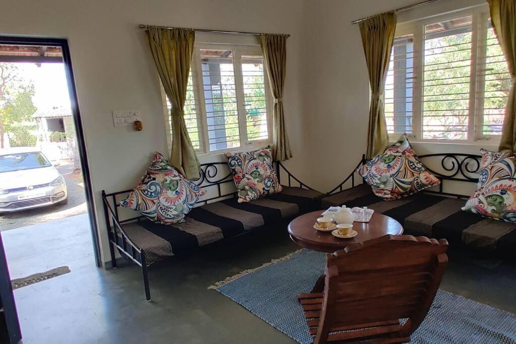 Shakuntala Farms - Rustic Farmstay With Modern Comforts 나식 외부 사진
